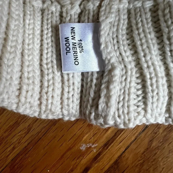 Hand knit wool hat - Picture 3 of 4